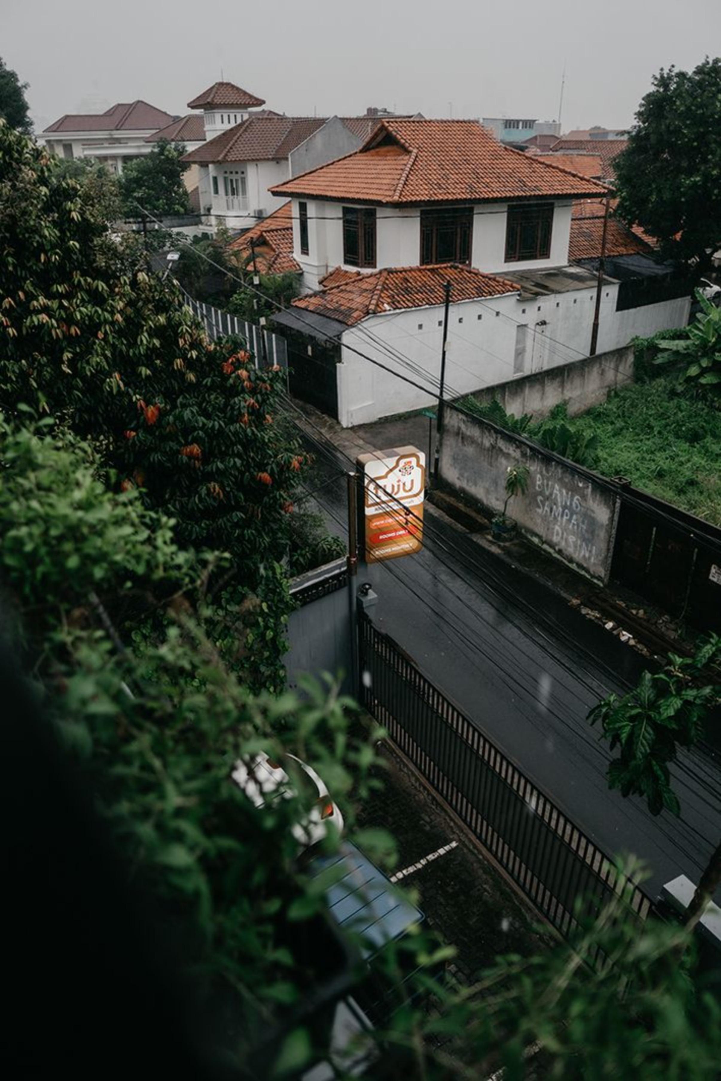 Tuju Abuserin Syariah Jakarta Exteriör bild